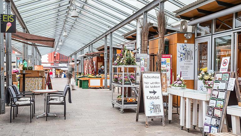 Drei Stände auf dem Unteren Markt in Würzburg sollen schließen. Als einer der Gründe werden Preissteigerungen durch die Energiekrise genannt.