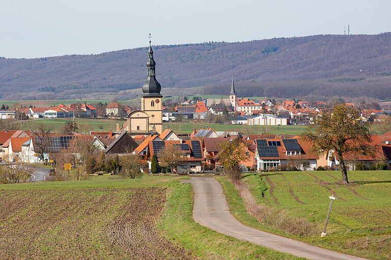 Ostheim in den Haßbergen: Im Bild die katholischen Kirche St. Nikolaus. Ostheim in den Haßbergen: Im Bild die katholischen Kirche St. Nikolaus.