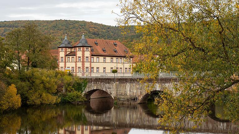 Im Huttenschloss in Gemünden entsteht ein so genannter Ankerpunkt des Geschichtsportals 'heimat:hub' .