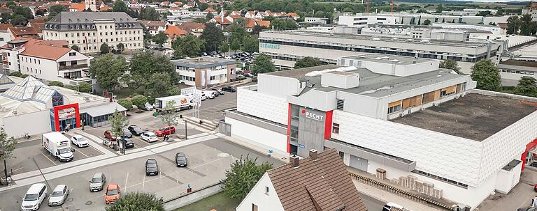 Die Shoppingwelt Pecht von oben mit einer Drohne aufgenommen. Die Shoppingwelt Pecht von oben mit einer Drohne aufgenommen.