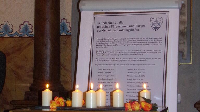 In der Gaukönigshöfer Synagoge sind bei der Gedenkstunde gegen das Vergessen die Namen der einstigen jüdischen Mitbürger festgeschrieben. In der Gaukönigshöfer Synagoge sind bei der Gedenkstunde gegen das Vergessen die Namen der einstigen jüdischen Mitbürger festgeschrieben.