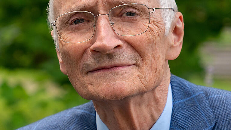 Der persönlich haftende Gesellschafter Fritz Schäfer blickt auf den Zusammenbruch der in Ostdeutschland erworbenen Kugellagerwerke zurück. Der persönlich haftende Gesellschafter Fritz Schäfer blickt auf den Zusammenbruch der in Ostdeutschland erworbenen Kugellagerwerke zurück.