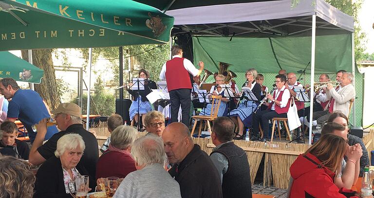 Die Musikkapelle Oberpleichfeld spielte beim Fischfest. Die Musikkapelle Oberpleichfeld spielte beim Fischfest.