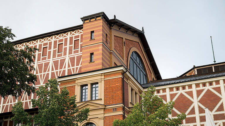 Bayreuther Festspielhaus.jpeg       -  Die Bayreuther Festspiele vermelden eine gemischte Bilanz für die zu Ende gegangene diesjährige Spielzeit.