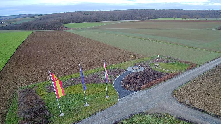 Der EU-Mittelpunkt in Gadheim, aus der Luft betrachtet.