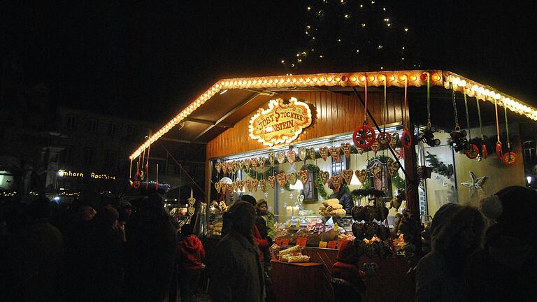Beim Altstadtadvent in Hammelburg kann man fränkische Spezialitäten genießen.&nbsp;