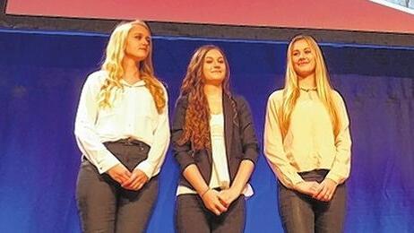 Die Forschertutorinnen der Steigerwaldschule Ebrach: Annika Kramer (von links), Anna-Lena Metzner und Elisa Lissok.