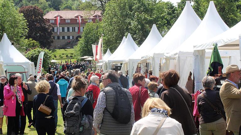 Die Casteller Schlossparktage zogen bereits zum Auftakt viele Besucherinnen und Besucher an.