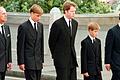 FILES-BRITAIN-ROYALS-DIANA       -  Prinz Philip, Prinz William, der Bruder von Prinzessin Diana Earl Spencer, Prinz Harry und Prinz Charles (von links) bei der Beerdigung von Diana im Jahr 1997.