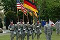 einrollen der Fahne       -  Die 69. Flugabwehr Artillerie Brigade holte am 13. Mai 2008 in den Leighton Barracks feierlich ihre Fahne ein.