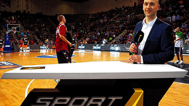 „Das wird eine enge Kiste“: Pascal Roller erwartet ein spannendes Franken-Duell zwischen dem BBC Bayreuth und den s. Oliver Baskets und sieht einen die Oberfranken leicht im Vorteil. Der Ex-Nationalspieler wird in der Partie vom TV-Kanal Sport1 als Co-Kommentator eingesetzt. „Das wird eine enge Kiste“: Pascal Roller erwartet ein spannendes Franken-Duell zwischen dem BBC Bayreuth und den s. Oliver Baskets und sieht einen die Oberfranken leicht im Vorteil. Der Ex-Nationalspieler wird in der Partie vom TV-Kanal Sport1 als Co-Kommentator eingesetzt.