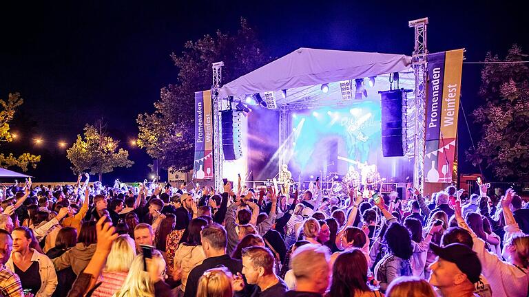 Das Promenadenweinfest in Kitzingen bringt das atemberaubende Mainufer der Stadt erst richtig zur Geltung.&nbsp;