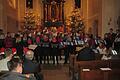 Mit deutschen und amerikanischen Weihnachtsliedern und fröhlichen Klängen überraschte der Projektchor. Foto: Winfried Ehling       -  Mit deutschen und amerikanischen Weihnachtsliedern und fröhlichen Klängen überraschte der Projektchor. Foto: Winfried Ehling