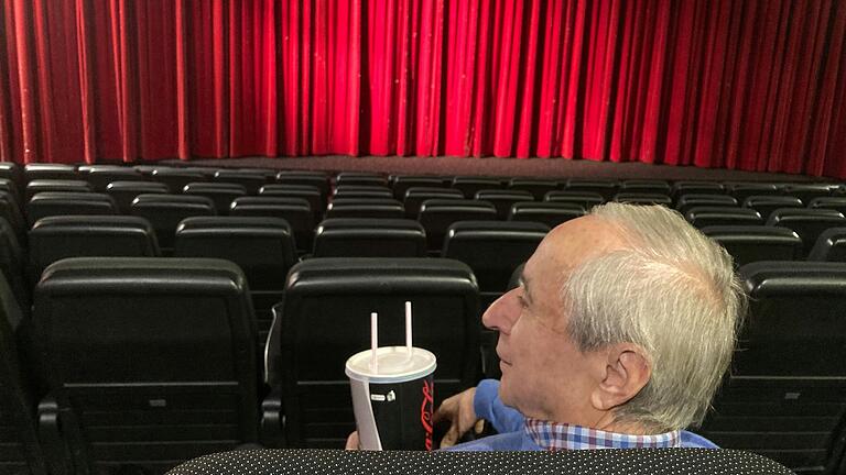 Nach mehr als 20 Jahren will Peter Hofmann das Bad Kissinger Kino laut einer Kleinanzeige aus Altersgründen abgeben. Nach mehr als 20 Jahren will Peter Hofmann das Bad Kissinger Kino laut einer Kleinanzeige aus Altersgründen abgeben.