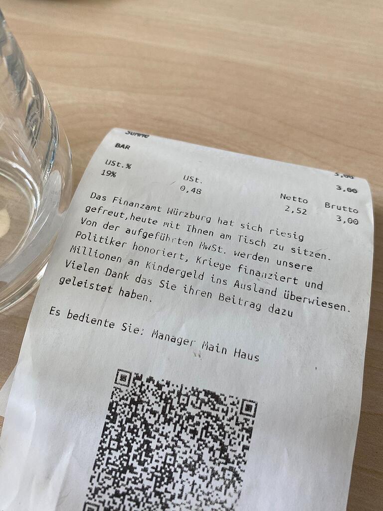 Der Text steht am Ende des Rechnungsbons. Der Text steht am Ende des Rechnungsbons. 