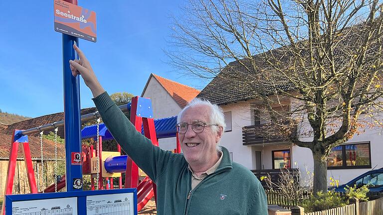 Kleines Schild, große Wirkung: Hier in der Seestraße in Nassach ist ein Haltepunkt von Callheinz. Kleines Schild, große Wirkung: Hier in der Seestraße in Nassach ist ein Haltepunkt von Callheinz.