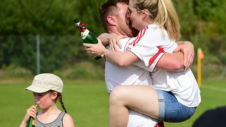 Die Sportfreunde Herbstadt haben die SG Heustreu/Hollstadt noch abgefangen und sind Meister der Kreisklasse Rhön 3.