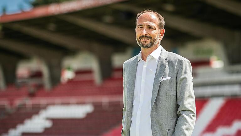 Christian Jäger ist seit diesem Sommer der neue Vorstandsvorsitzende der Kickers. Die Erneuerung des Stadions am Dallenberg hält er für unerlässlich, um Profifußball in Würzburg zu erhalten. Christian Jäger ist seit diesem Sommer der neue Vorstandsvorsitzende der Kickers. Die Erneuerung des Stadions am Dallenberg hält er für unerlässlich, um Profifußball in Würzburg zu erhalten.
