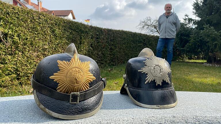 Rainer Egert aus Langenprozelten hat alles rund um die Feuerwehr gesammelt. Hier zwei Helme aus der Zeit der Jahrhundertwende, die heute kaum einem Mann mehr passen würden. Rainer Egert aus Langenprozelten hat alles rund um die Feuerwehr gesammelt. Hier zwei Helme aus der Zeit der Jahrhundertwende, die heute kaum einem Mann mehr passen würden.