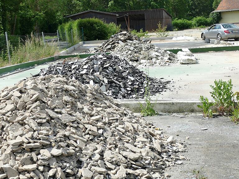Die Abrissfirma macht eine Vorsortierung des Materials.