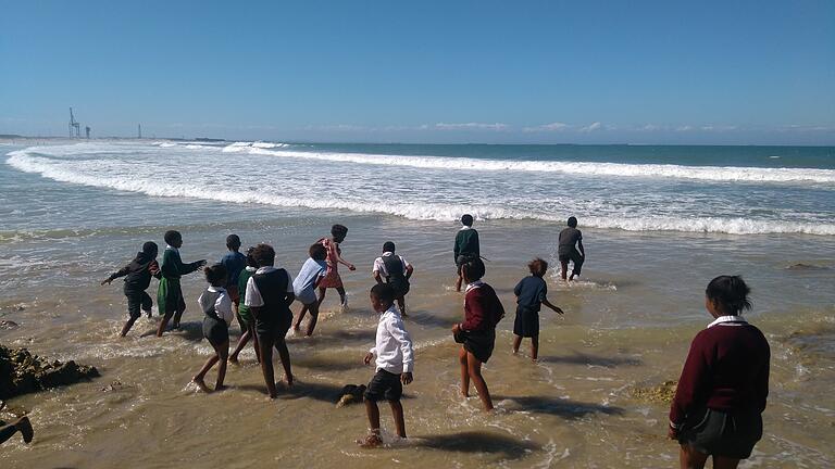 Großen Spaß bereiteten den betreuten Kindern und Jugendlichen des Mosaic Projektes die Ausflüge an den Strand.