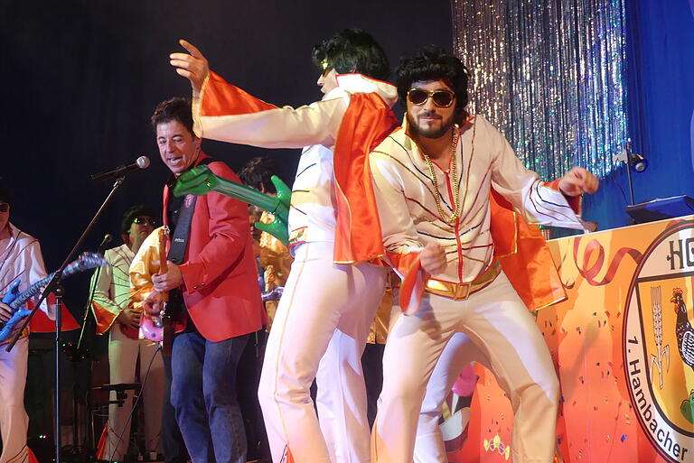 Cooler Hüftschwung im heißen HCV-Fasching: Die Elferräte mutierten zwischendurch zu Elvissen.