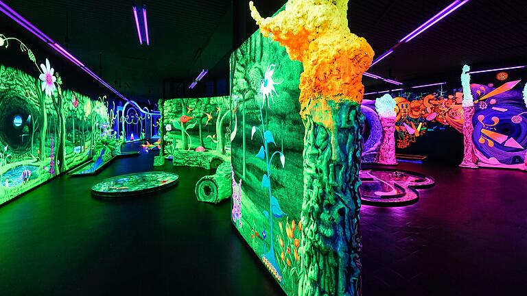 In den Posthallen am Hauptbahnhof gibt es ein Indoor Minigolf mit 3D-Effekten und Schwarzlicht. In den Posthallen am Hauptbahnhof gibt es ein Indoor Minigolf mit 3D-Effekten und Schwarzlicht.