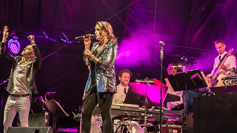 Anand Anders       -  Open-Air der Bigband der Bundeswehr auf dem Scheinfurter Marktplatz.