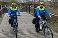 Vorbildlich: Silke Reckentin und Uwe Friedel sind natürlich mit Helm auf dem Dienstfahrrad unterwegs.&nbsp;&nbsp;