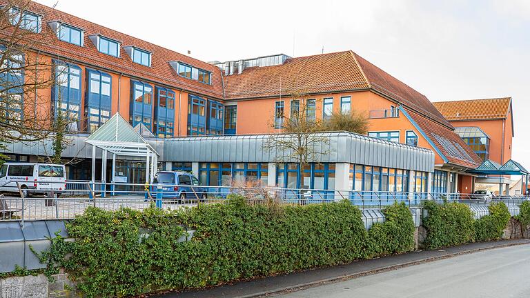 Die ehemalige Kreisklinik in Bad Neustadt wird jetzt als Flüchtlingsunterkunft genutzt. Die ehemalige Kreisklinik in Bad Neustadt wird jetzt als Flüchtlingsunterkunft genutzt.