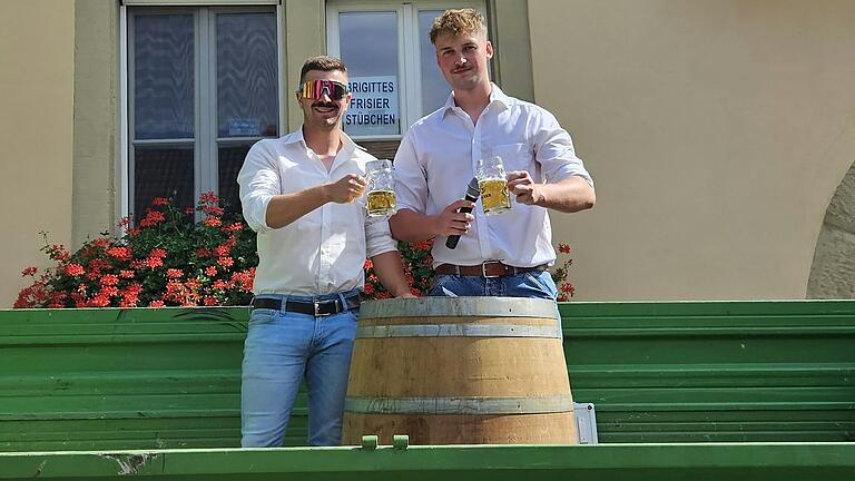Die Kirchweihprediger Noah Helbig und Johannes Stadtelmeyer erzählten von Pfennigfuchsern und Egoisten. Die Kirchweihprediger Noah Helbig und Johannes Stadtelmeyer erzählten von Pfennigfuchsern und Egoisten.