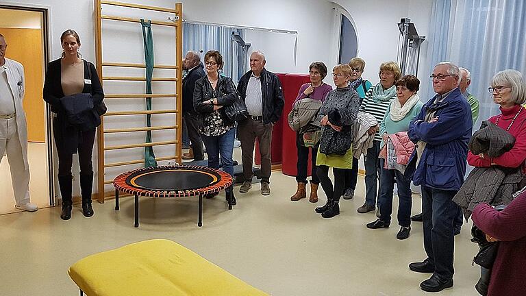 Die Freien Wähler Lohr bei ihrem Besuch in der Geriatrie des Klinikums Main-Spessart in Marktheidenfeld.