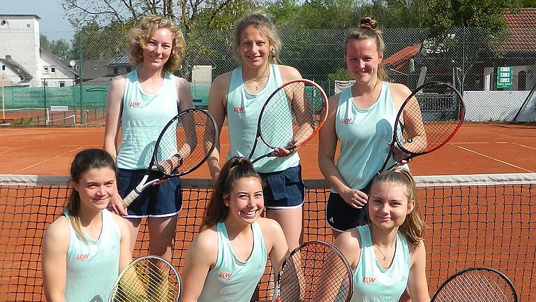 Mit dieser Besetzung wollen die Kitzinger Tennisspielerinnen nach ihrem Aufstieg den Verbleib in der Landesliga schaffen: (hinten von links) Katinka Theis, Larah Staudt, Hannah Gückel; (vorne von links) Sophie Steigleder, Paulina Bank, Johanna Gerasch. Mit dieser Besetzung wollen die Kitzinger Tennisspielerinnen nach ihrem Aufstieg den Verbleib in der Landesliga schaffen: (hinten von links) Katinka Theis, Larah Staudt, Hannah Gückel; (vorne von links) Sophie Steigleder, Paulina Bank, Johanna Gerasch.