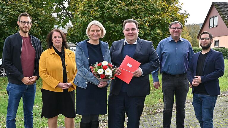 Pamela Nembach und Marc Nötscher (beide Bildmitte) sind die neuen gleichberechtigten Vorsitzenden des SPD-Kreisverbandes Main-Spessart. Ihnen zur Seite stehen vier Stellvertreter. Dies sind (von links): Florian Sauer, Monika Poracky, Stefan Rümmer und Christoph Müller.