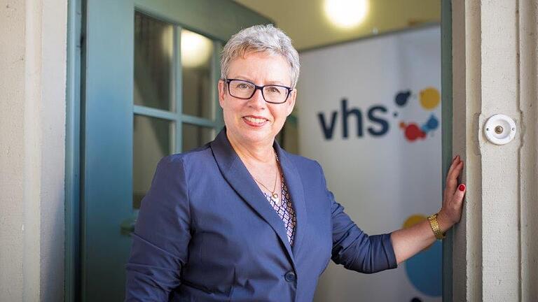 Susanne Holst-Steppat, Leiterin der Volkshochschule Volkach. Susanne Holst-Steppat, Leiterin der Volkshochschule Volkach.