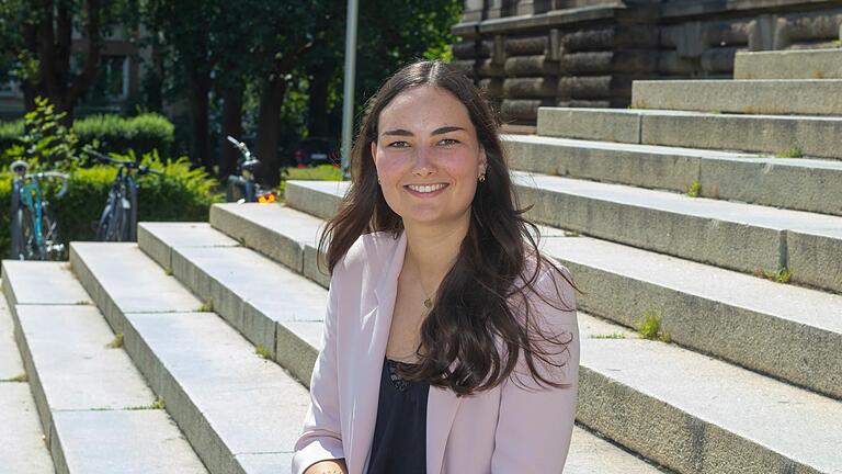 Viktoria Hahn ist 24 und in Würzburg Masterstudentin Management. Viktoria Hahn ist 24 und in Würzburg Masterstudentin Management.