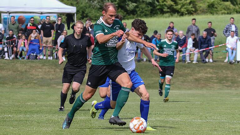 Jonathan Popp (vorne links) und der SV-DJK Oberschwarzach/Wiebelsberg wollen in der Bezirksliga Ost wieder viele Gegner hinter sich lassen. Jonathan Popp (vorne links) und der SV-DJK Oberschwarzach/Wiebelsberg wollen in der Bezirksliga Ost wieder viele Gegner hinter sich lassen.