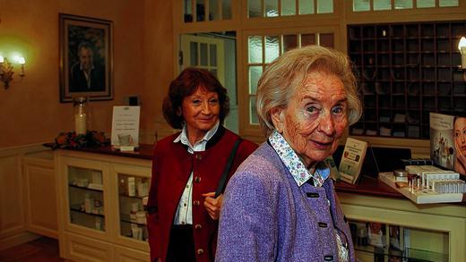 Im Foyer der Schönheitsfarm: Gertraud Gruber (rechts) und ihre Steuerberaterin Irene Bopp bitten zum Gespräch.