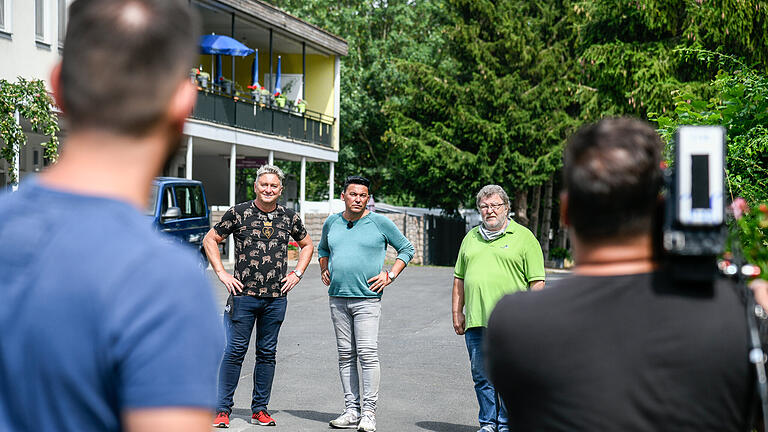 Die Hammelburger Hubert und Matthias Fella sind Hauptdarsteller in einer Folge der Sat.1-Serie 'Promis privat'. Der Dreh führte sie auf den Campingplatz in Frickenhausen.