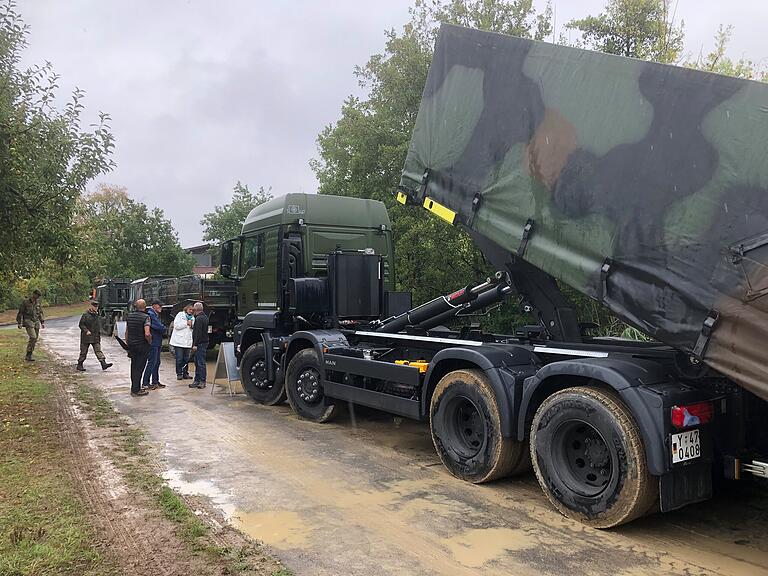 Am Nützelbach wurden verschiedene Lkw aus dem Fuhrpark des Bataillons ausgestellt. Am Nützelbach wurden verschiedene Lkw aus dem Fuhrpark des Bataillons ausgestellt.