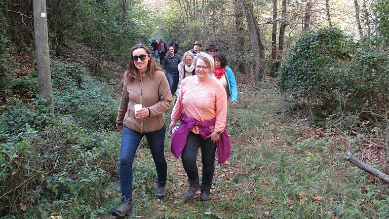 Bei prächtigem Herbstwetter wurde die erste Wiesenfelder Bierwanderung geradezu überrannt.