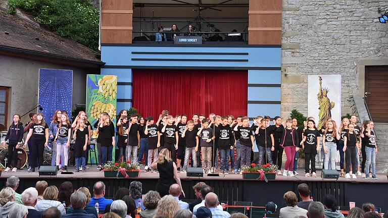 Schülerinnen und Schüler der Realschule am Maindreieck aus Ochsenfurt beim Festspiel-Aperitif 2019.