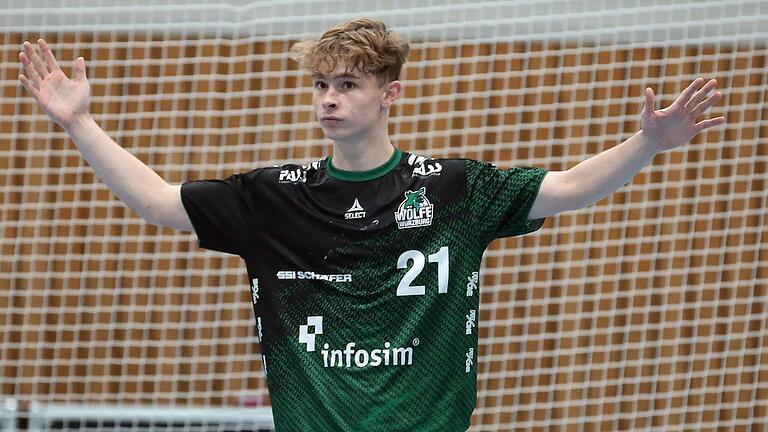 Milan Kütt (Archivbild) hat als einer von zwei Perspektivspielern der Wölfe Würzburg das Trainingslager in Gummersbach mitgemacht. Milan Kütt (Archivbild) hat als einer von zwei Perspektivspielern der Wölfe Würzburg das Trainingslager in Gummersbach mitgemacht.