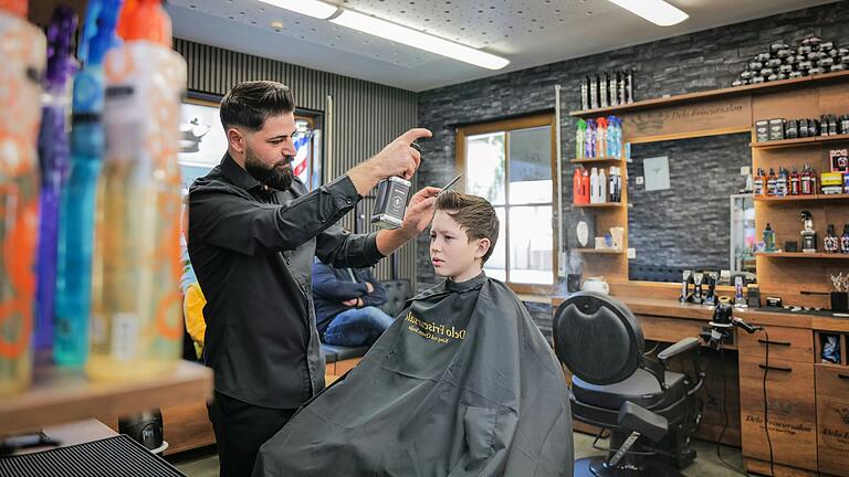 Seit einem Jahr betreibt Delo Hadi seinen eigenen Friseursalon in Bad Mergentheim. Seit einem Jahr betreibt Delo Hadi seinen eigenen Friseursalon in Bad Mergentheim.