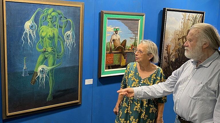 Wolfgang Harms ist einer von 15 Künstlern, die sich mit dem Thema 'Grün in der Bildenden Kunst' beschäftigt haben. Renate Haass und Klaus Christof haben die Ausstellung kuratiert. Wolfgang Harms ist einer von 15 Künstlern, die sich mit dem Thema 'Grün in der Bildenden Kunst' beschäftigt haben. Renate Haass und Klaus Christof haben die Ausstellung kuratiert.