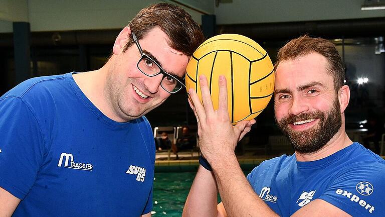 Für jeden Spaß zu haben und eng durch Wasserball verbunden: Das Trainerduo Matze Försch (links) und Inaki Urkiaga.