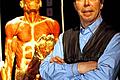 In der Werkstatt von Dr. Tod       -  Gunther von Hagens in einer seiner &bdquo;Körperwelten&ldquo;-Schauen.