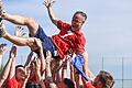 Ein Hoch auf den Meistertrainer: Oliver Kröner führte die DJK Dampfach zum Titel in der Bezirksliga Ost. Abheben will der ehemalige Profi-Fußballer aber nicht.