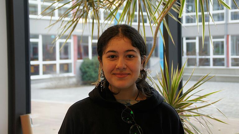 Ankesek Rasul (17) aus Bischofsheim in der Rhön will einen Job finden, bei dem sie sich kreativ entfalten kann. Ankesek Rasul (17) aus Bischofsheim in der Rhön will einen Job finden, bei dem sie sich kreativ entfalten kann.