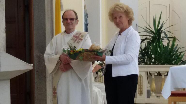 Im Bild Diakon Peter Walter und Pfarrgemeinderatsvorsitzende Gabi Hadek. Im Bild Diakon Peter Walter und Pfarrgemeinderatsvorsitzende Gabi Hadek.